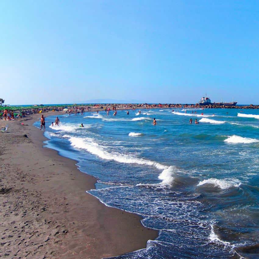 Monolithos Beach: A Relaxing Escape on Santorini’s East Coast