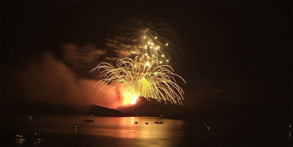 Εικονική Έκρηξη του Ηφαιστείου της Σαντορίνης Εικονική Έκρηξη του Ηφαιστείου της Σαντορίνης