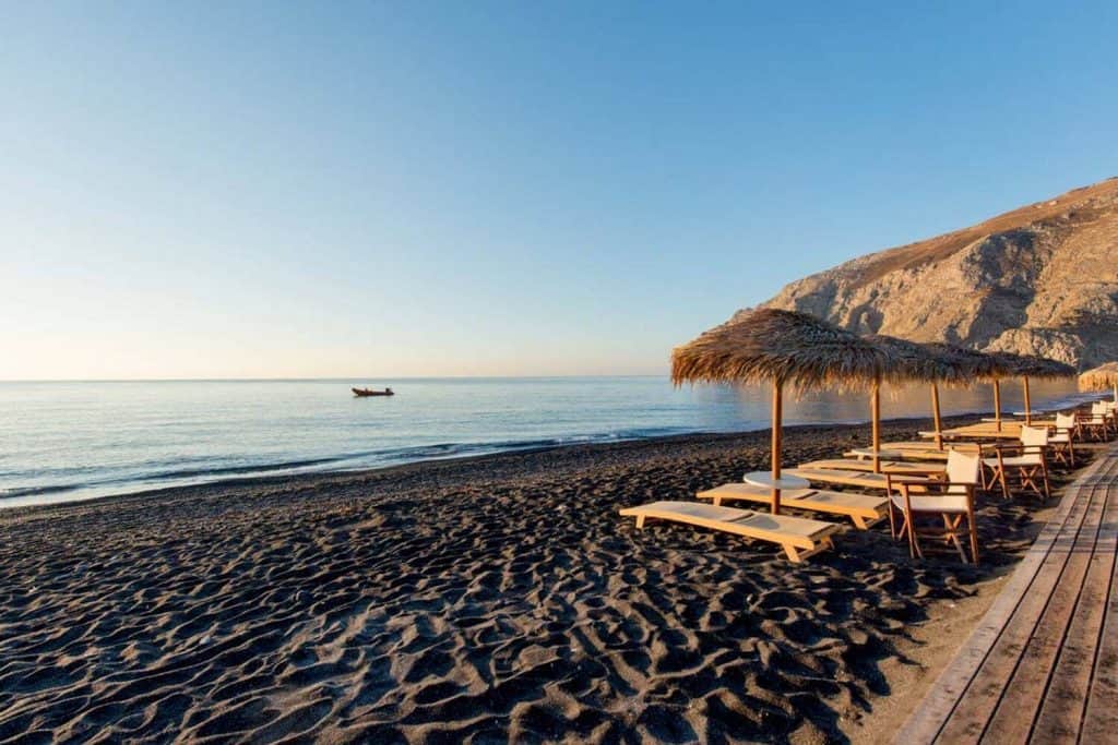 santorini-kamari-beach