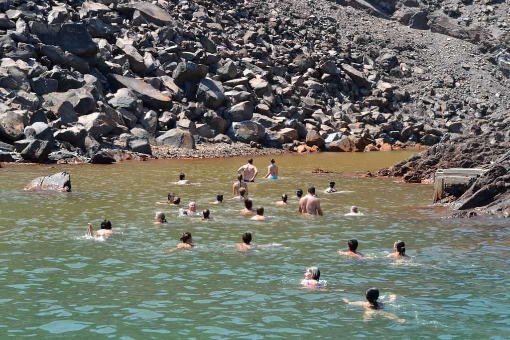 santorini-kammeni-beach